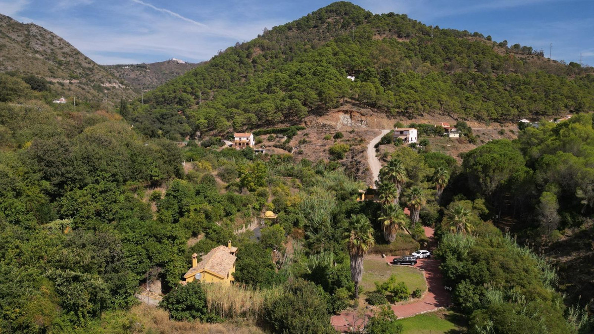 3 Bed Townhouse for sale in Ojén Costa Del Sol, Málaga, Spain