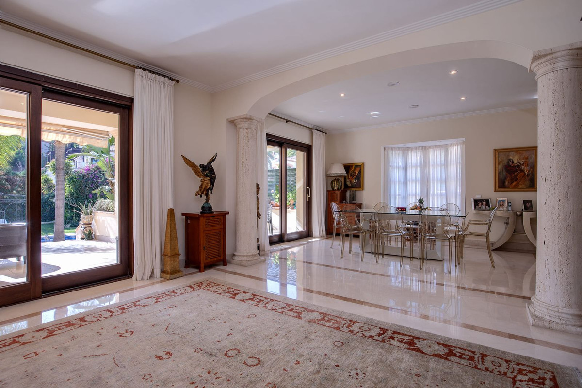 6 Bed Townhouse for sale in Los Arqueros Costa Del Sol, Málaga, Spain