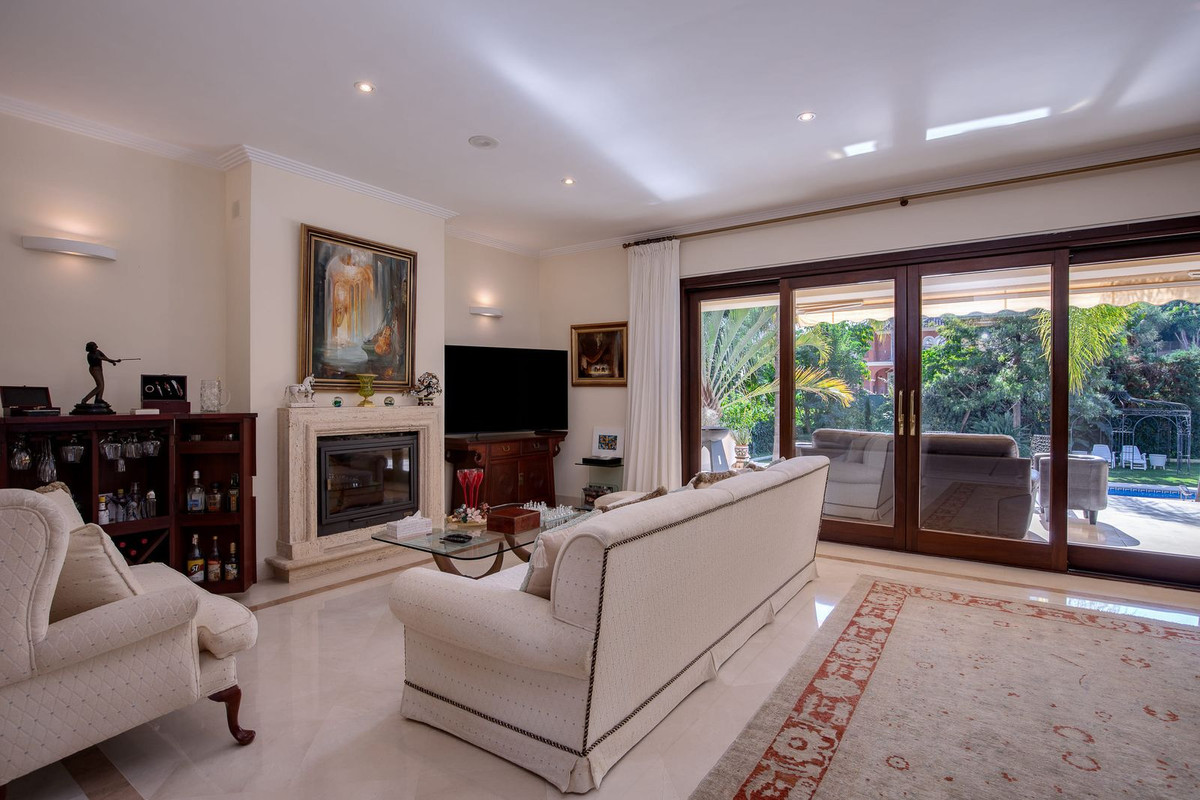 6 Bed Townhouse for sale in Los Arqueros Costa Del Sol, Málaga, Spain