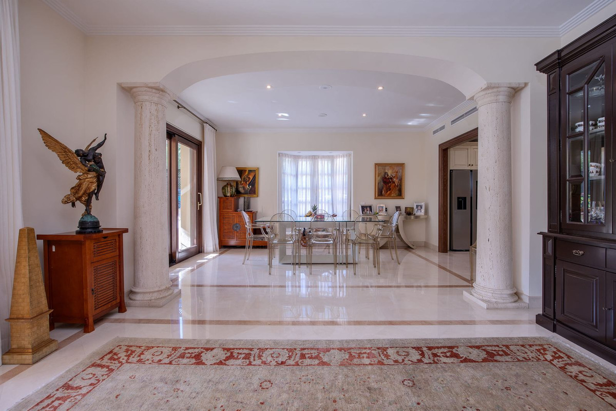 6 Bed Townhouse for sale in Los Arqueros Costa Del Sol, Málaga, Spain
