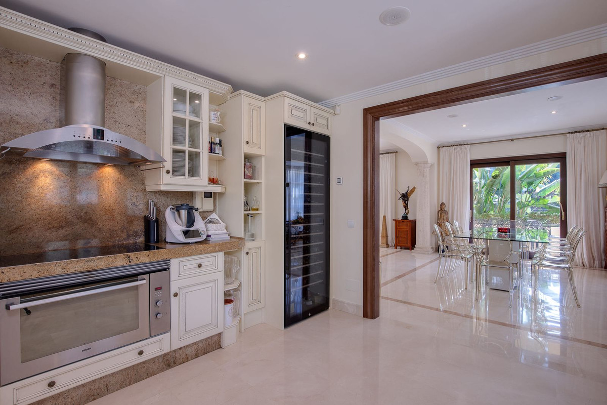 6 Bed Townhouse for sale in Los Arqueros Costa Del Sol, Málaga, Spain