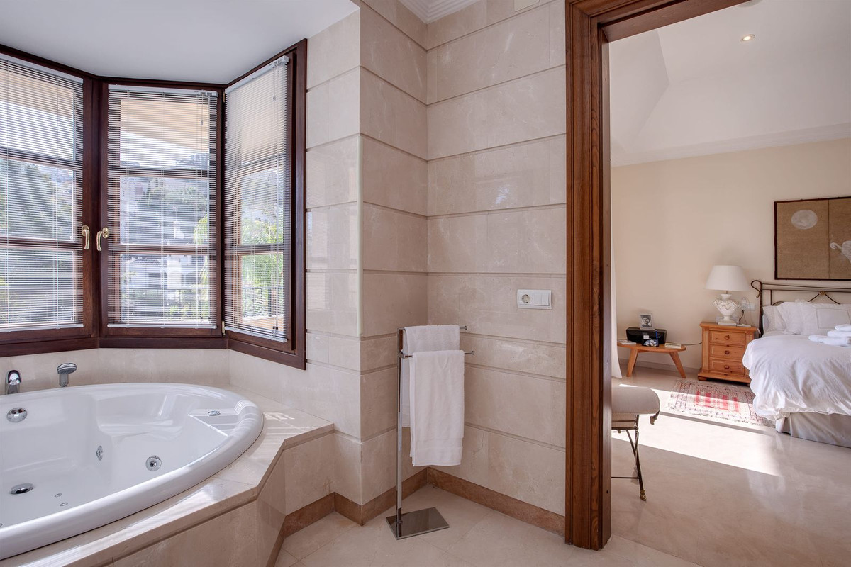 6 Bed Townhouse for sale in Los Arqueros Costa Del Sol, Málaga, Spain