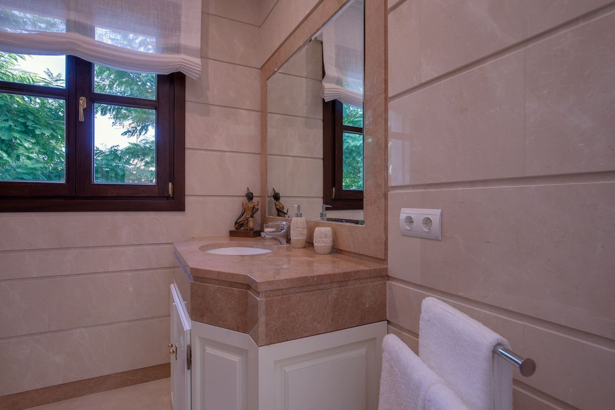 6 Bed Townhouse for sale in Los Arqueros Costa Del Sol, Málaga, Spain