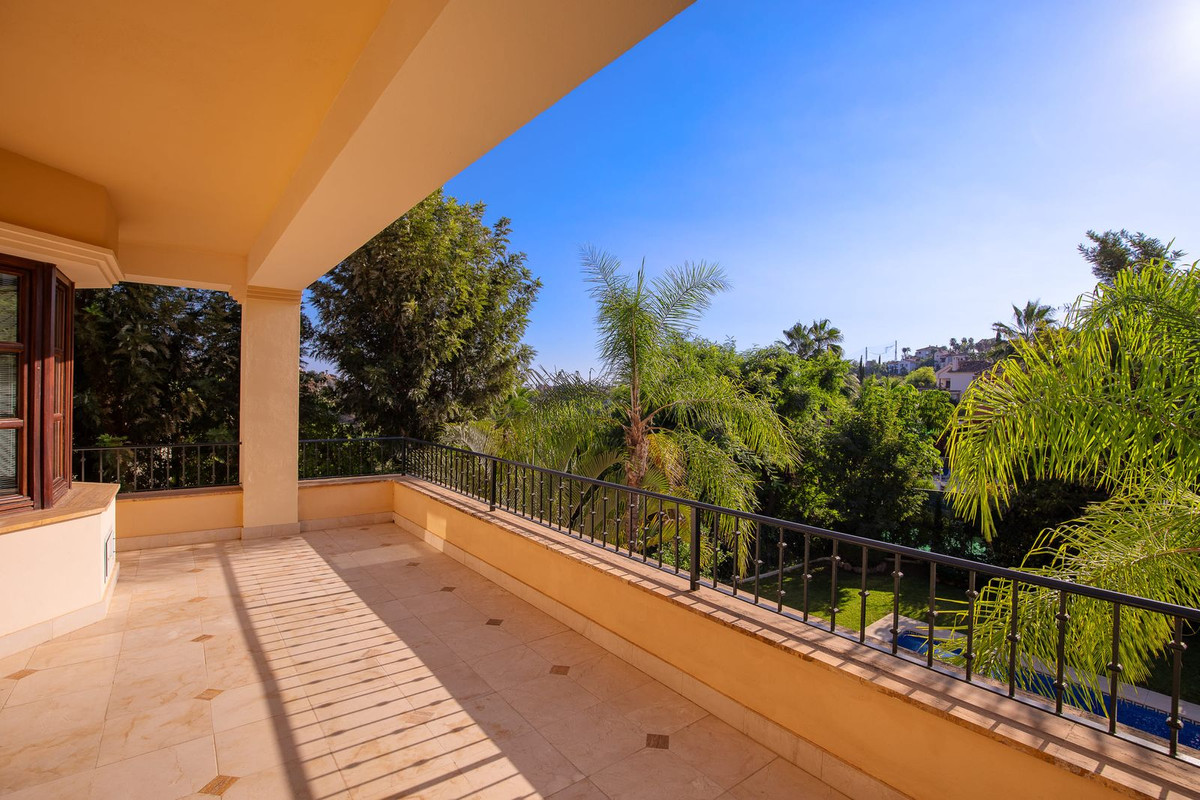 6 Bed Townhouse for sale in Los Arqueros Costa Del Sol, Málaga, Spain