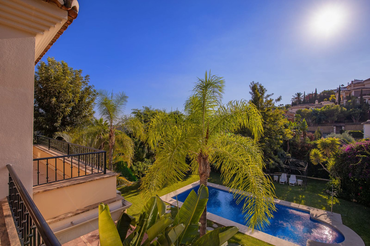 6 Bed Townhouse for sale in Los Arqueros Costa Del Sol, Málaga, Spain