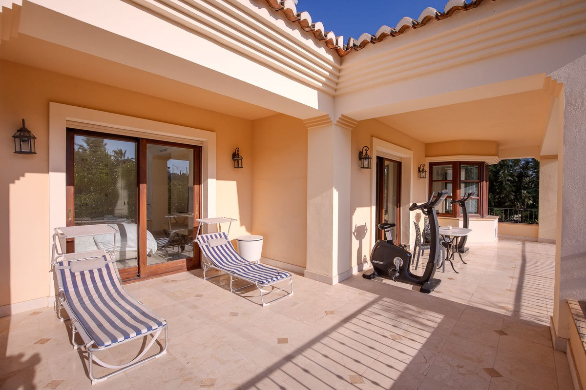 6 Bed Townhouse for sale in Los Arqueros Costa Del Sol, Málaga, Spain