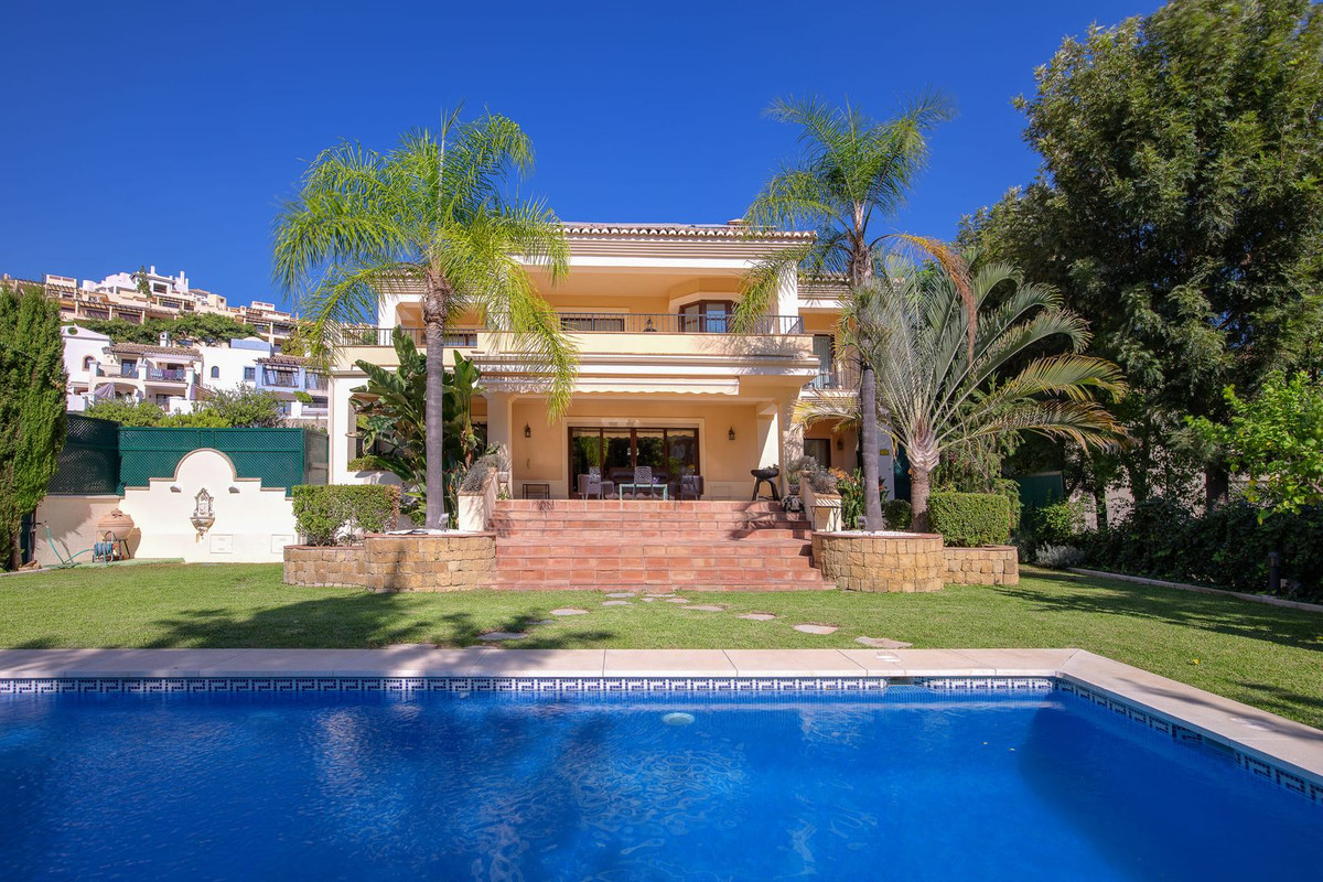 6 Bed Townhouse for sale in Los Arqueros Costa Del Sol, Málaga, Spain
