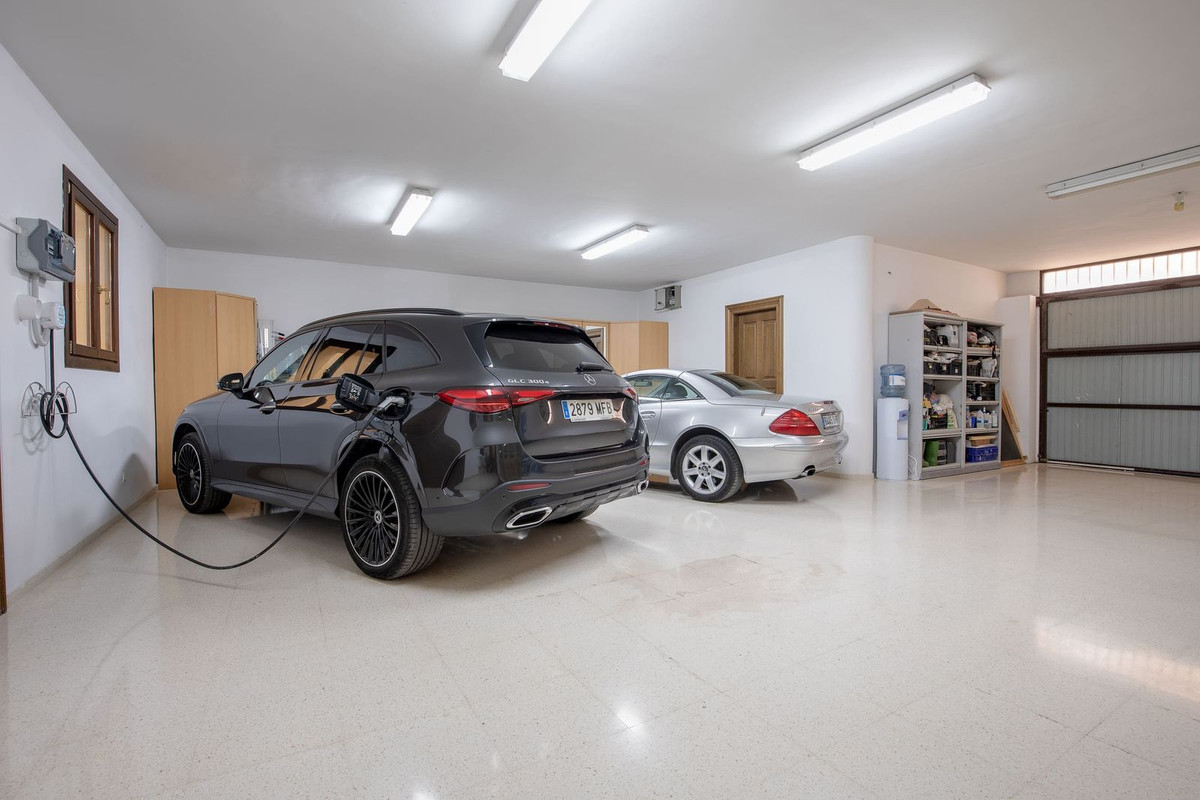 6 Bed Townhouse for sale in Los Arqueros Costa Del Sol, Málaga, Spain
