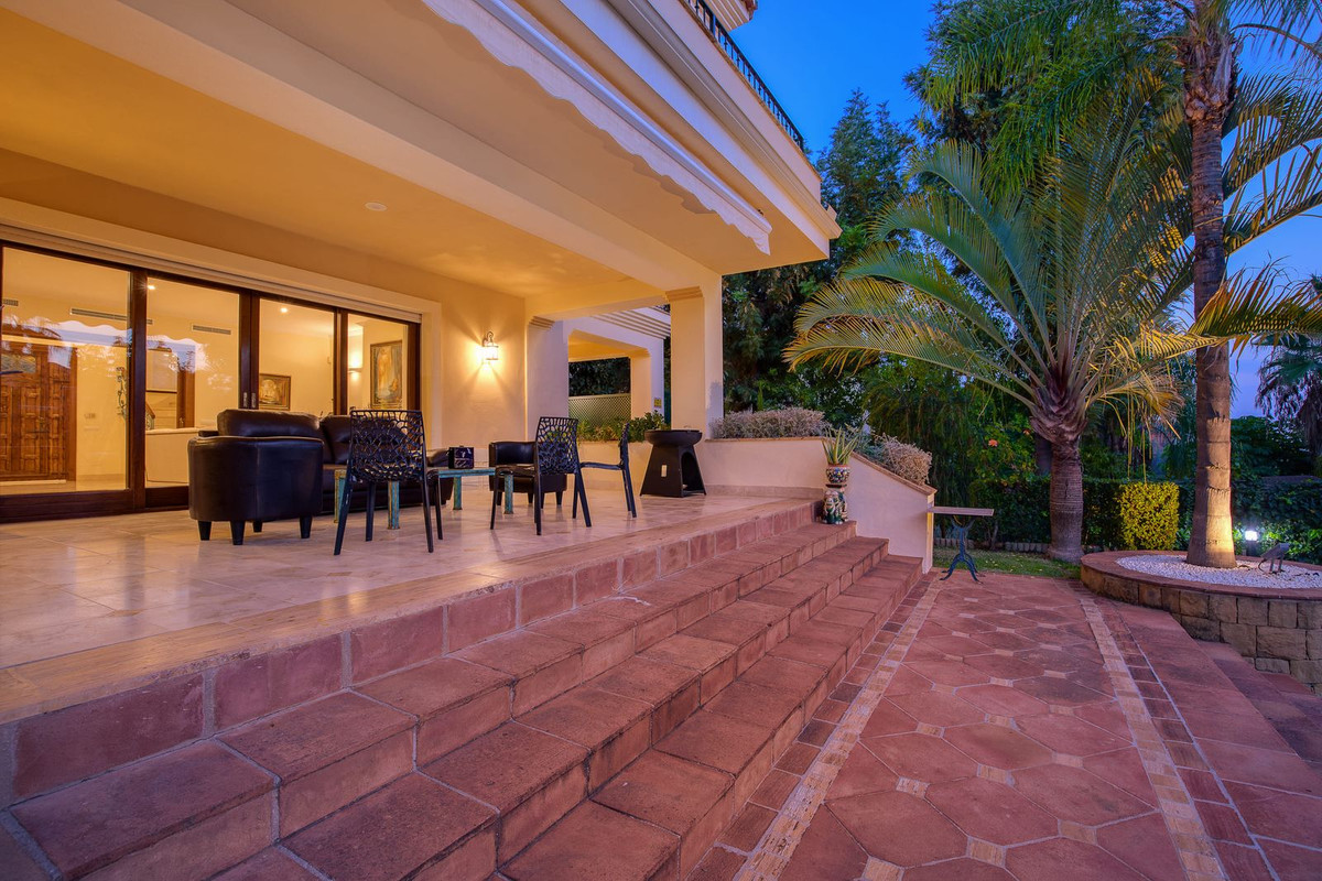 6 Bed Townhouse for sale in Los Arqueros Costa Del Sol, Málaga, Spain