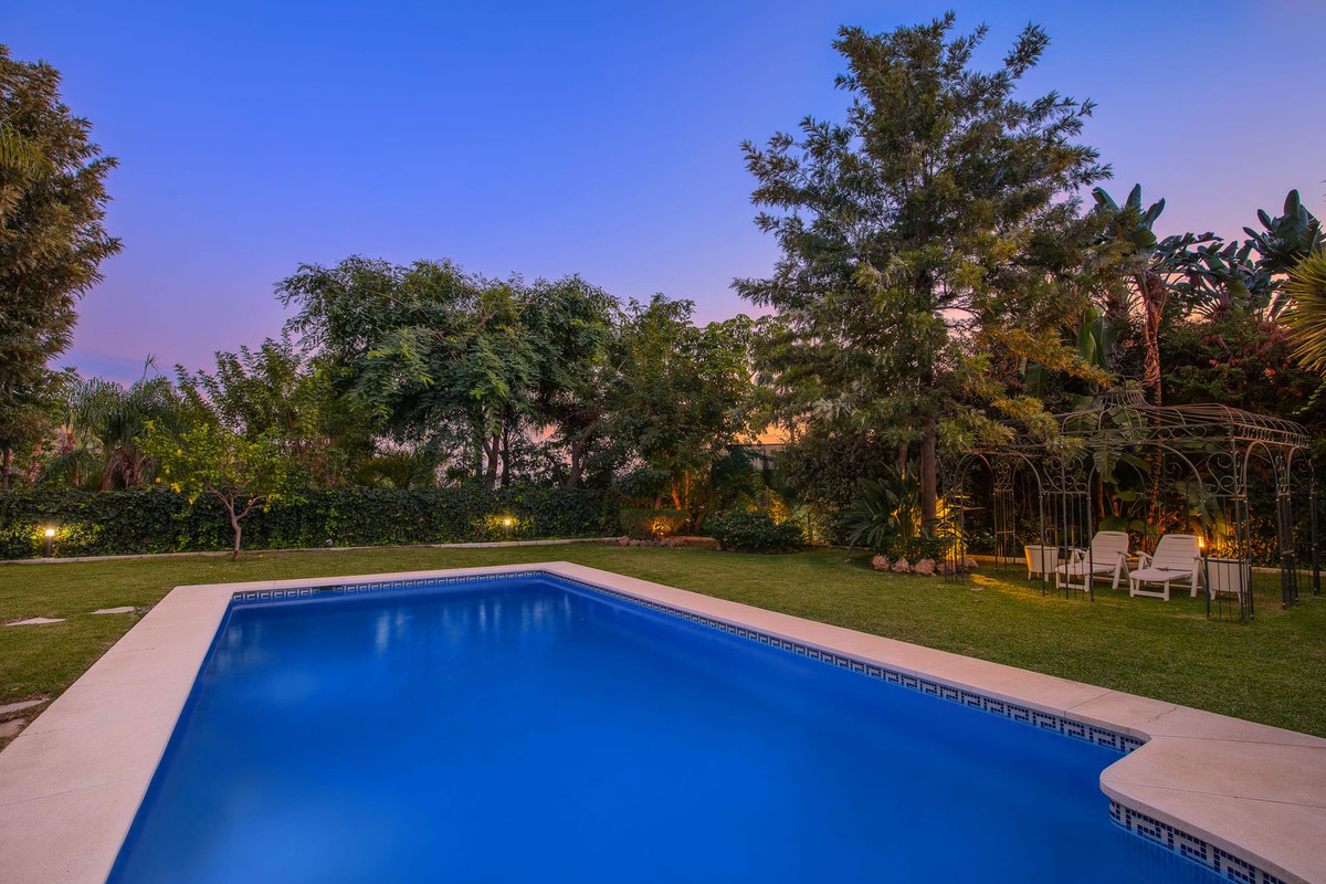 6 Bed Townhouse for sale in Los Arqueros Costa Del Sol, Málaga, Spain