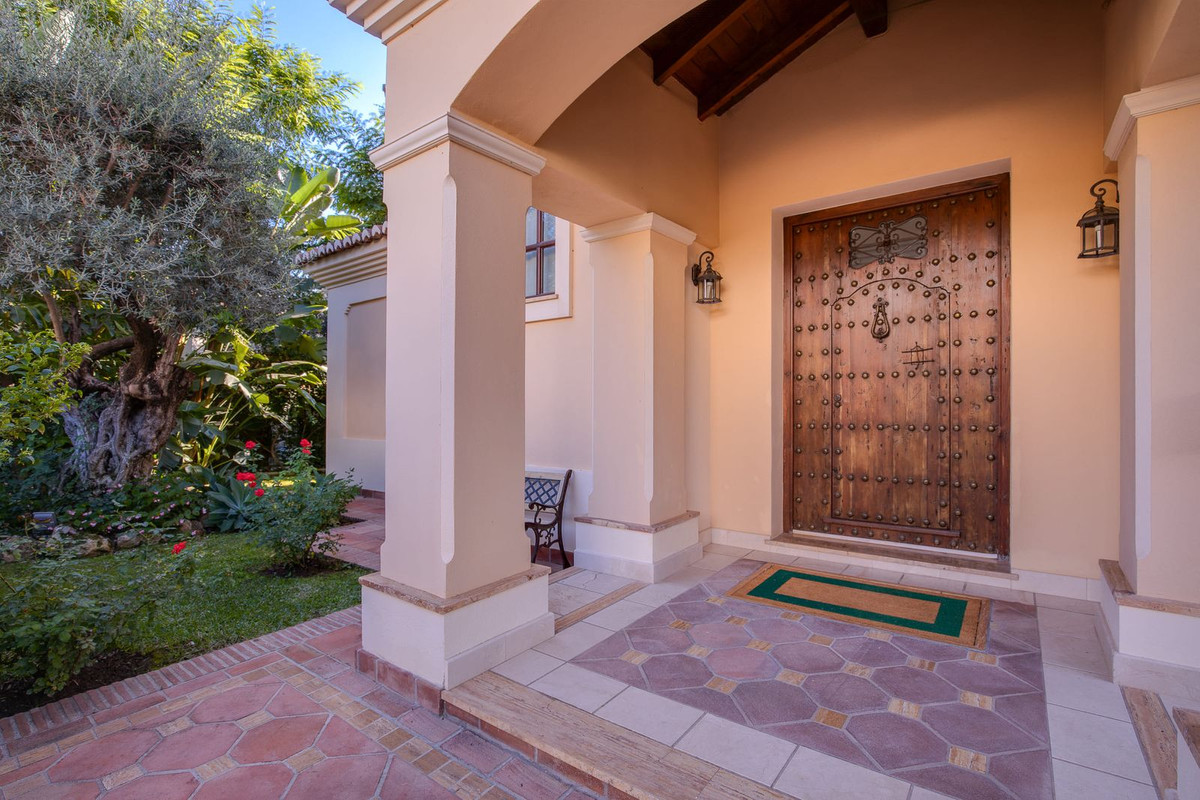 6 Bed Townhouse for sale in Los Arqueros Costa Del Sol, Málaga, Spain