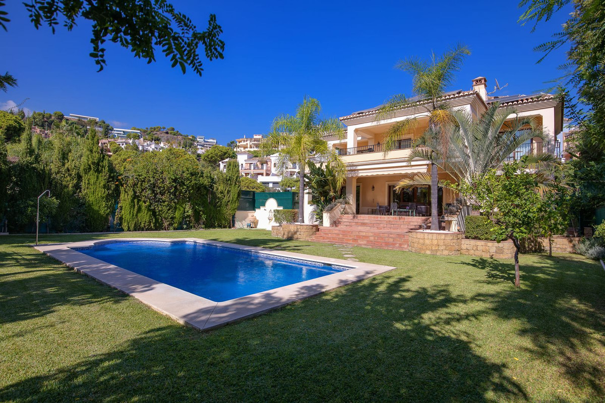 6 Bed Townhouse for sale in Los Arqueros Costa Del Sol, Málaga, Spain