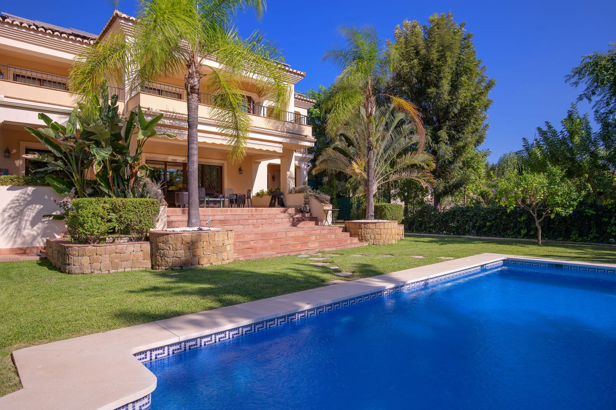 6 Bed Townhouse for sale in Los Arqueros Costa Del Sol, Málaga, Spain