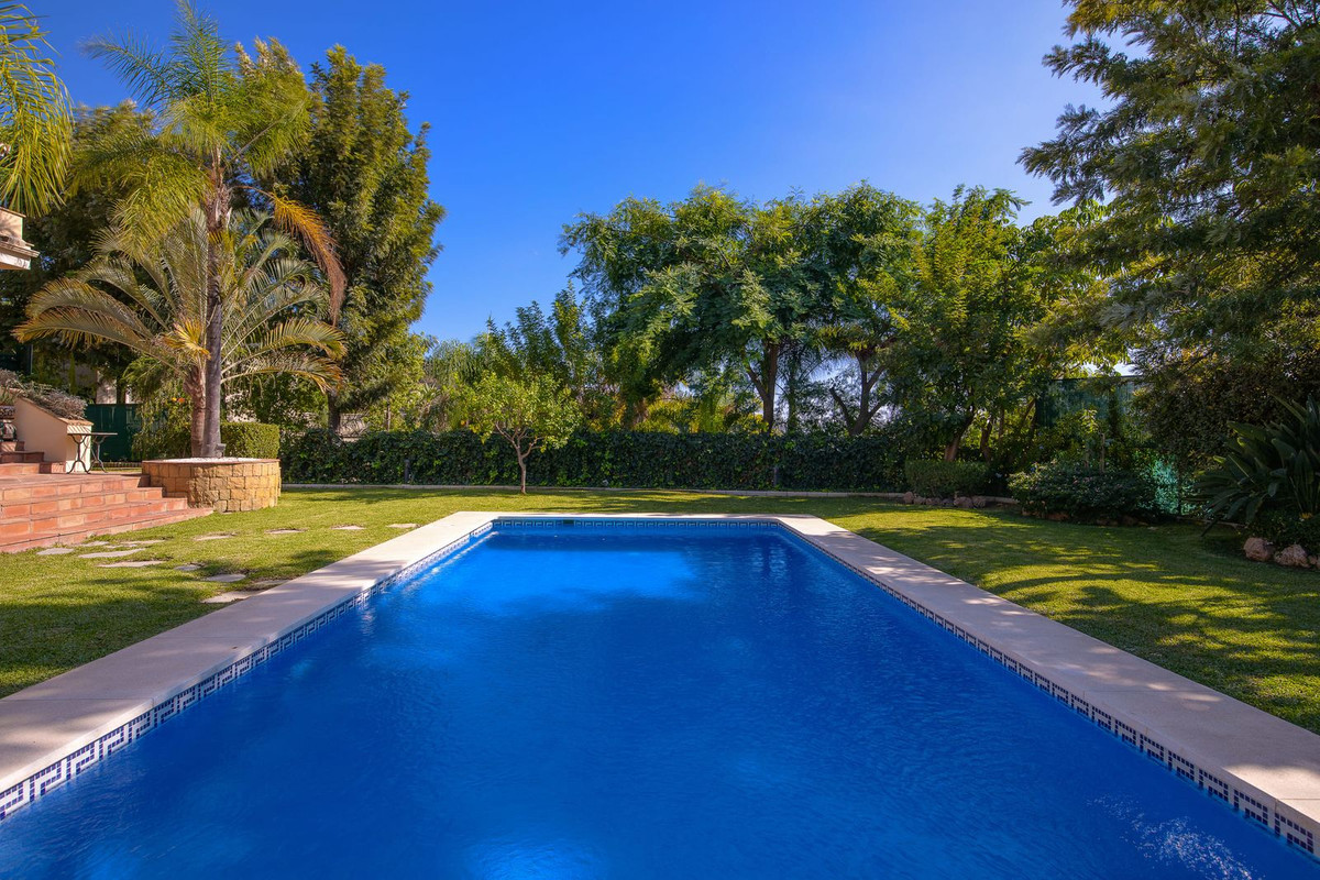 6 Bed Townhouse for sale in Los Arqueros Costa Del Sol, Málaga, Spain