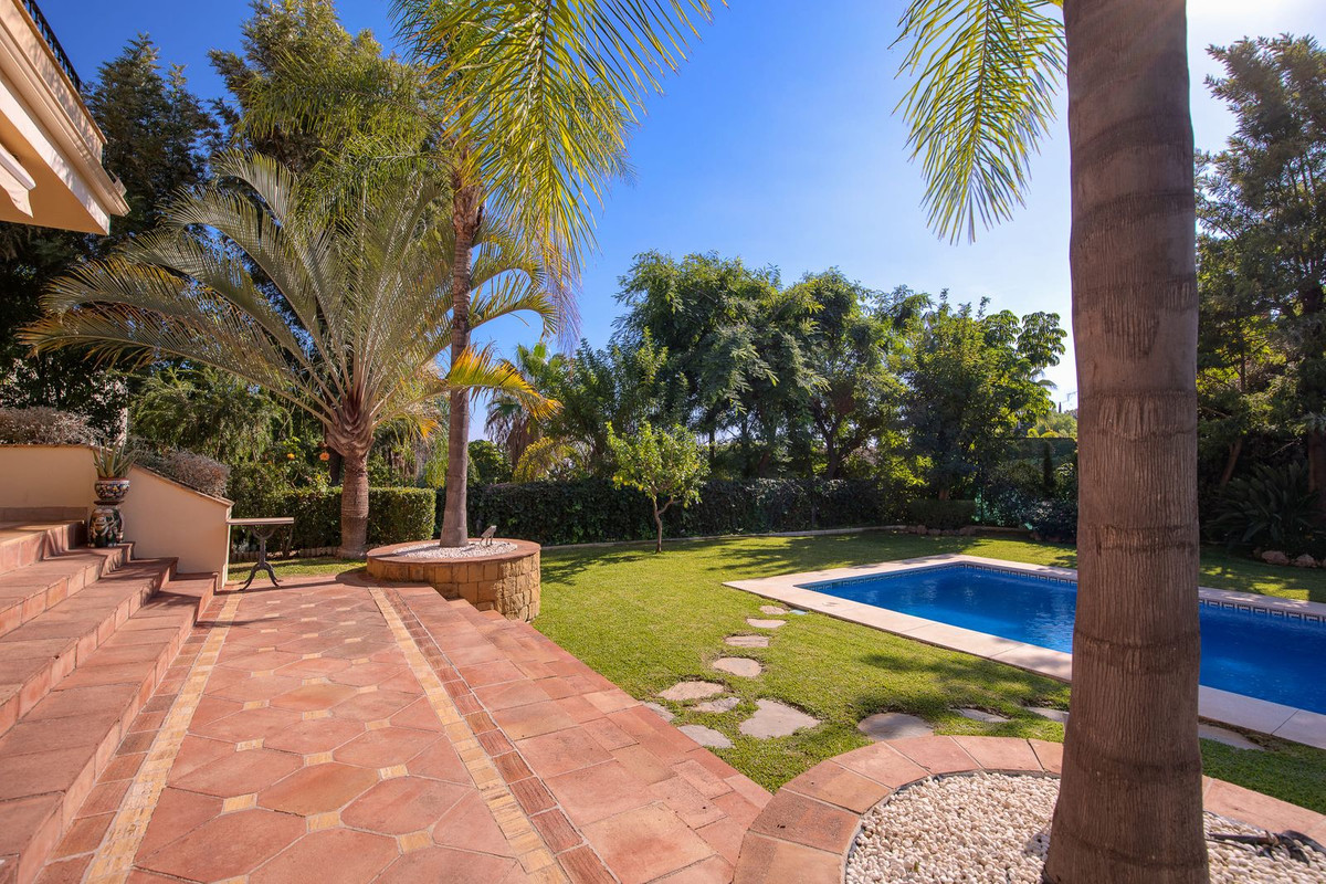 6 Bed Townhouse for sale in Los Arqueros Costa Del Sol, Málaga, Spain