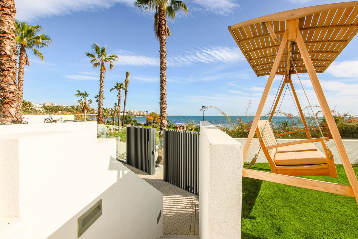 3 Bed Townhouse for sale in Estepona Costa Del Sol, Málaga, Spain