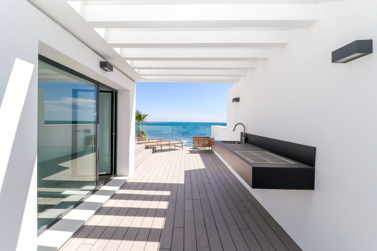 3 Bed Townhouse for sale in Estepona Costa Del Sol, Málaga, Spain