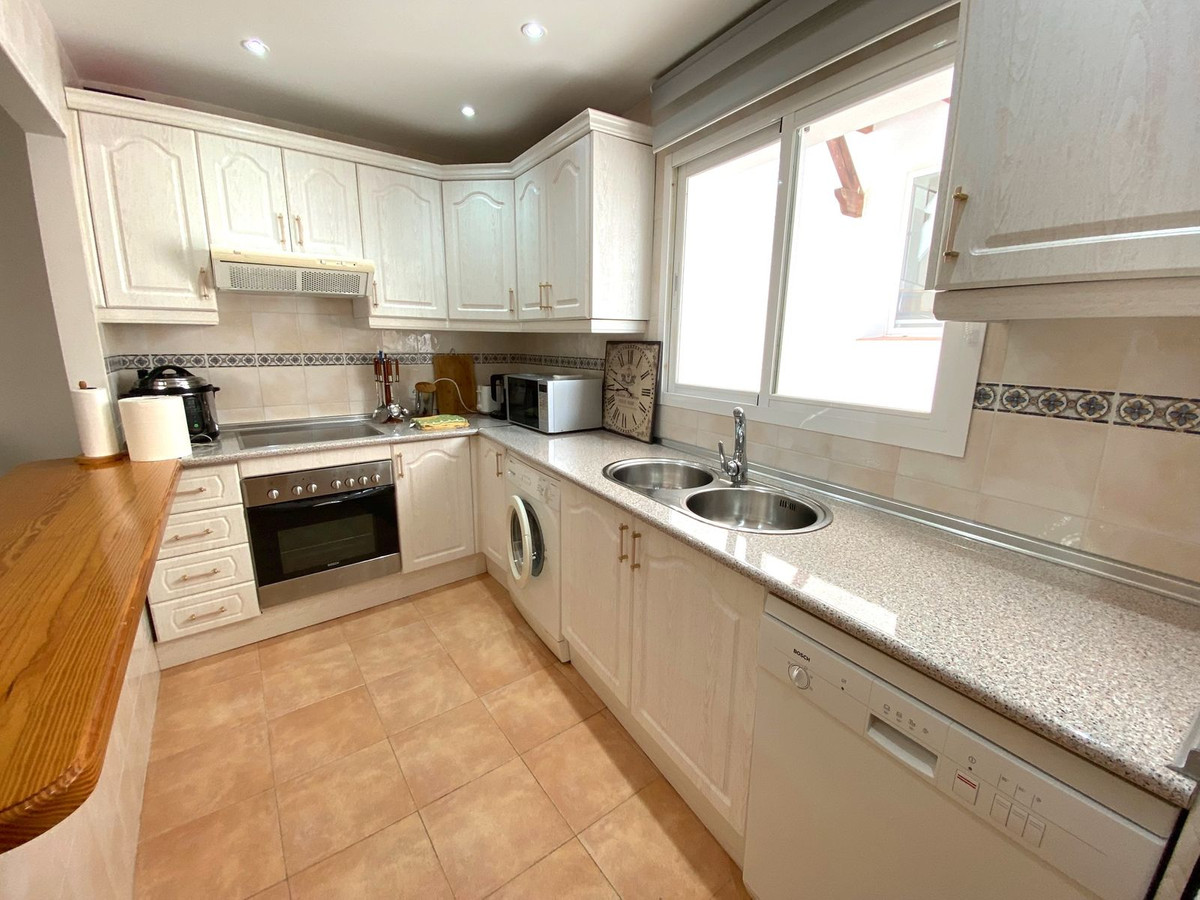 2 Bed Apartment for sale in Aloha Costa Del Sol, Málaga, Spain