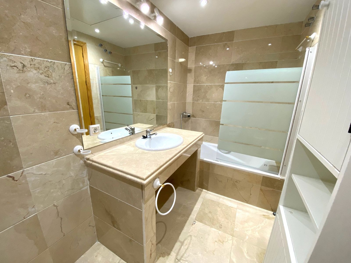 2 Bed Apartment for sale in Aloha Costa Del Sol, Málaga, Spain