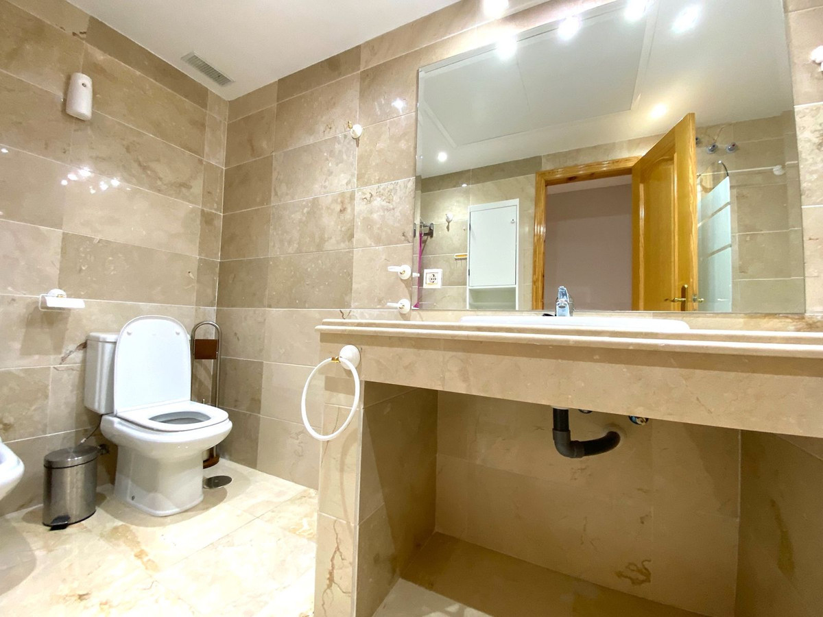 2 Bed Apartment for sale in Aloha Costa Del Sol, Málaga, Spain