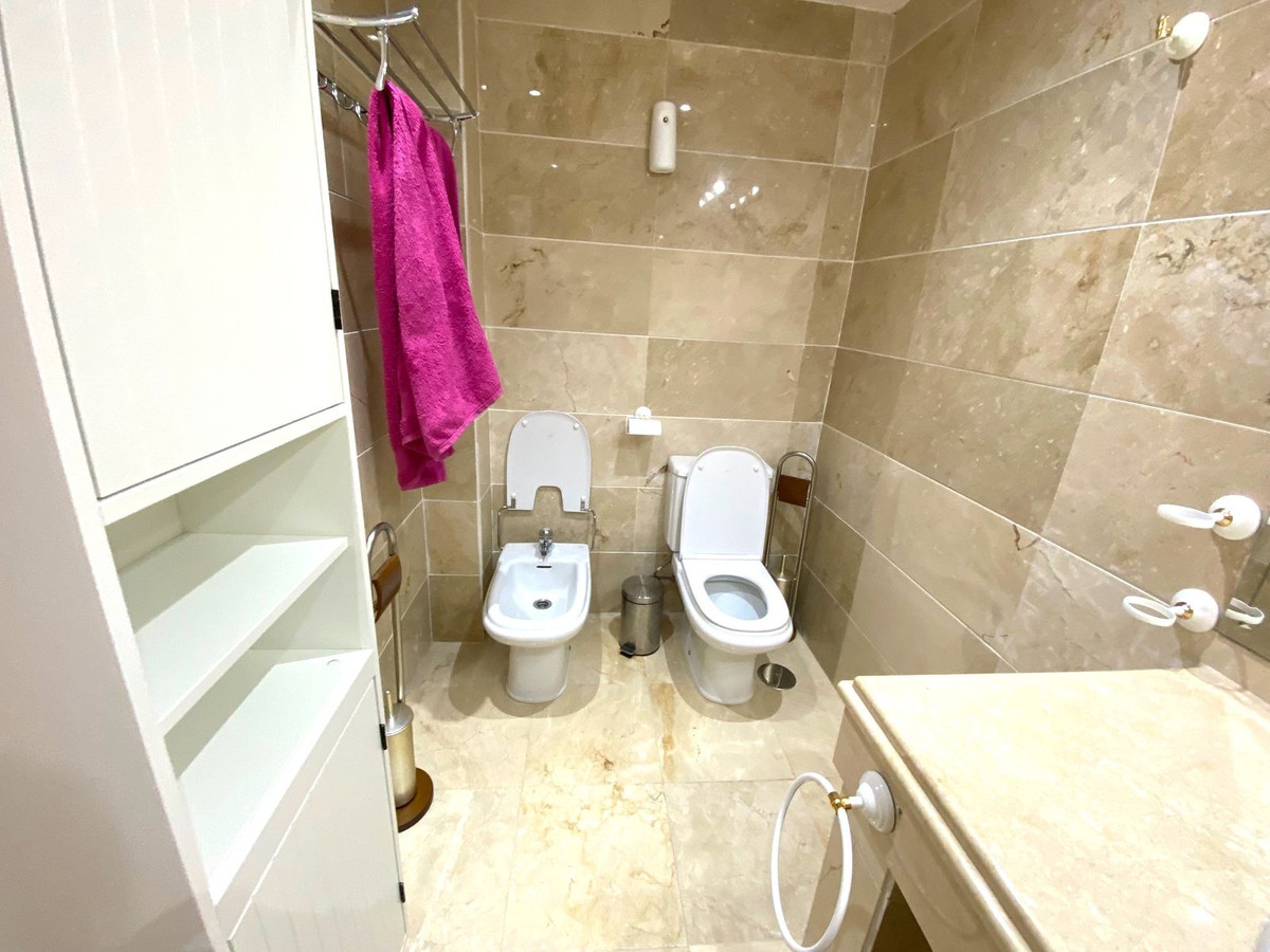 2 Bed Apartment for sale in Aloha Costa Del Sol, Málaga, Spain