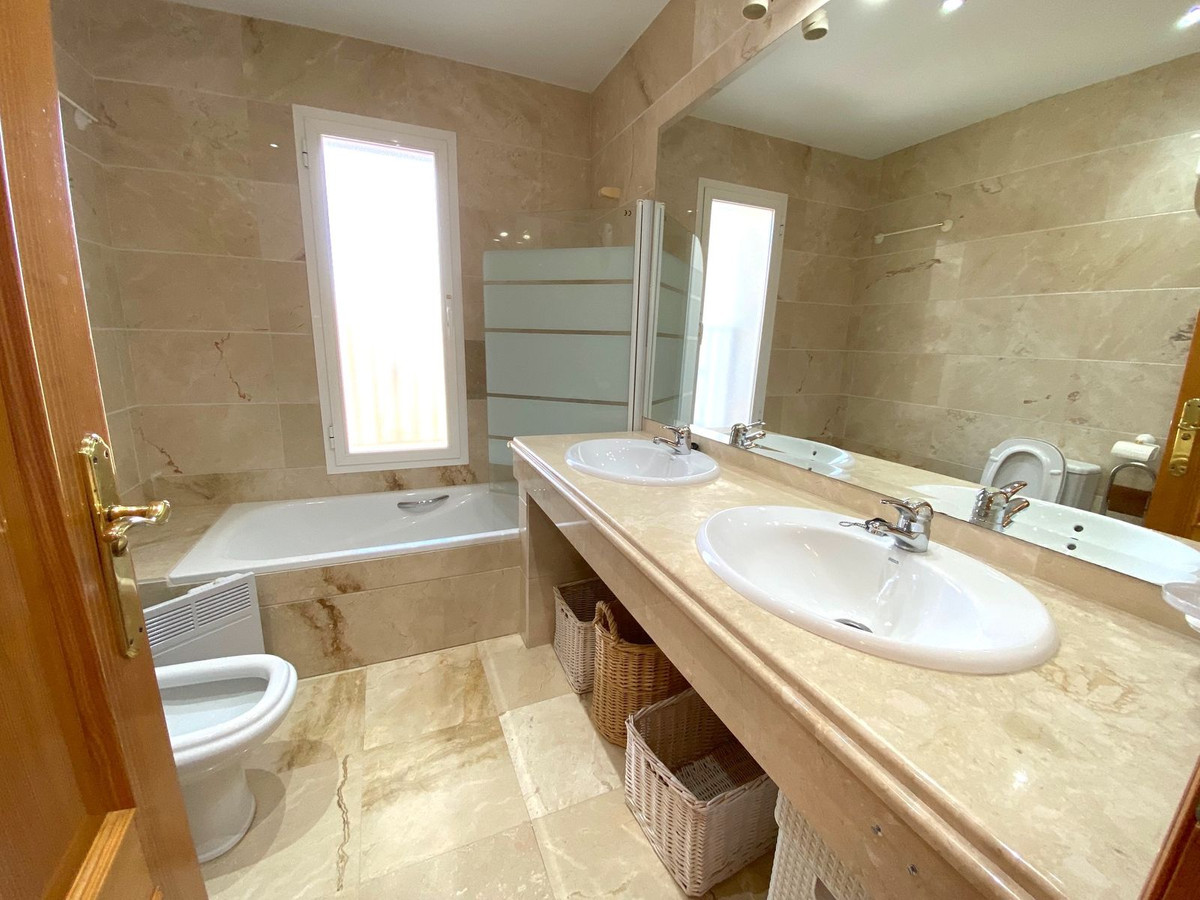 2 Bed Apartment for sale in Aloha Costa Del Sol, Málaga, Spain