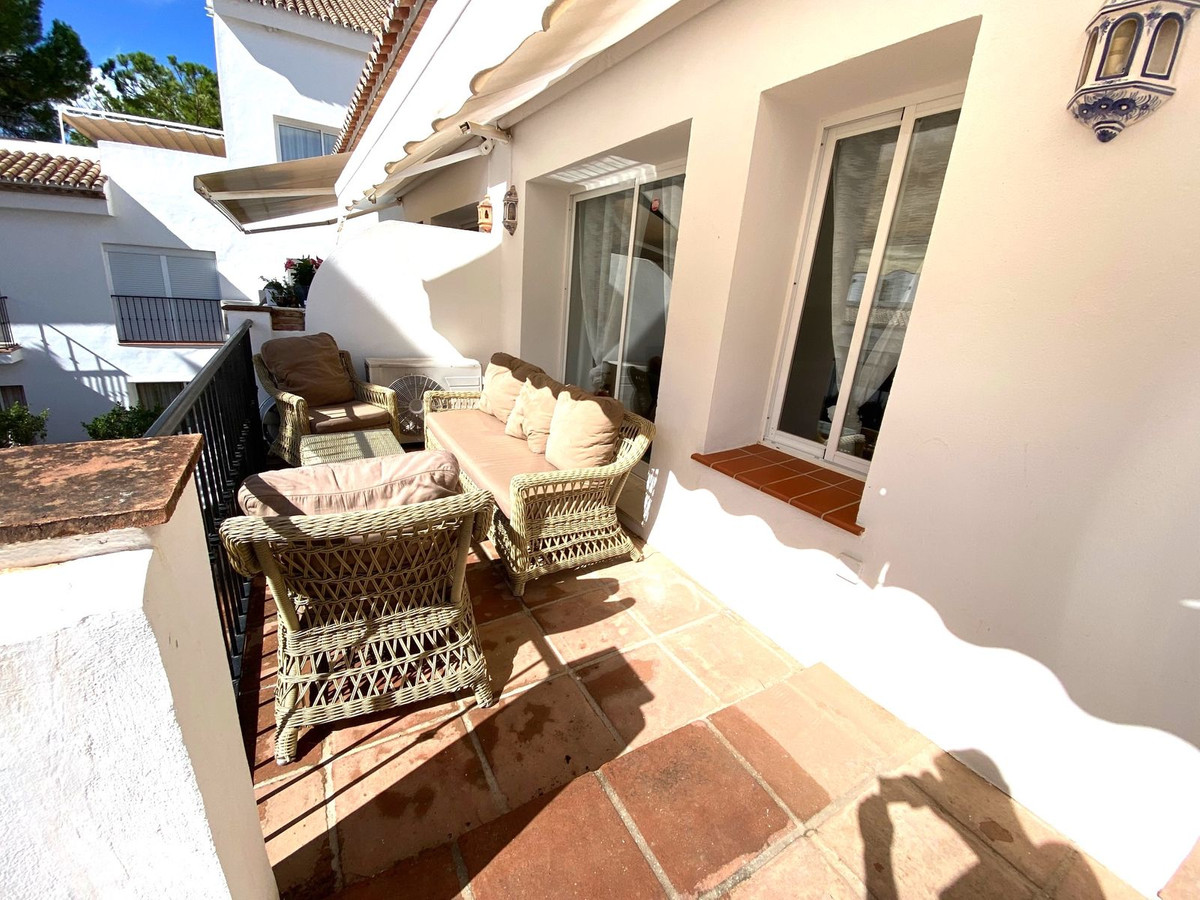 2 Bed Apartment for sale in Aloha Costa Del Sol, Málaga, Spain