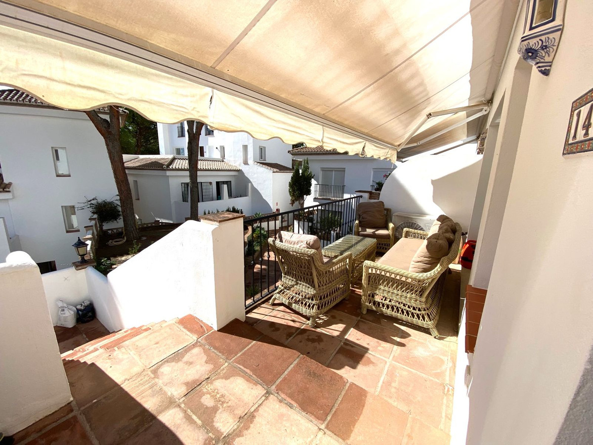 2 Bed Apartment for sale in Aloha Costa Del Sol, Málaga, Spain