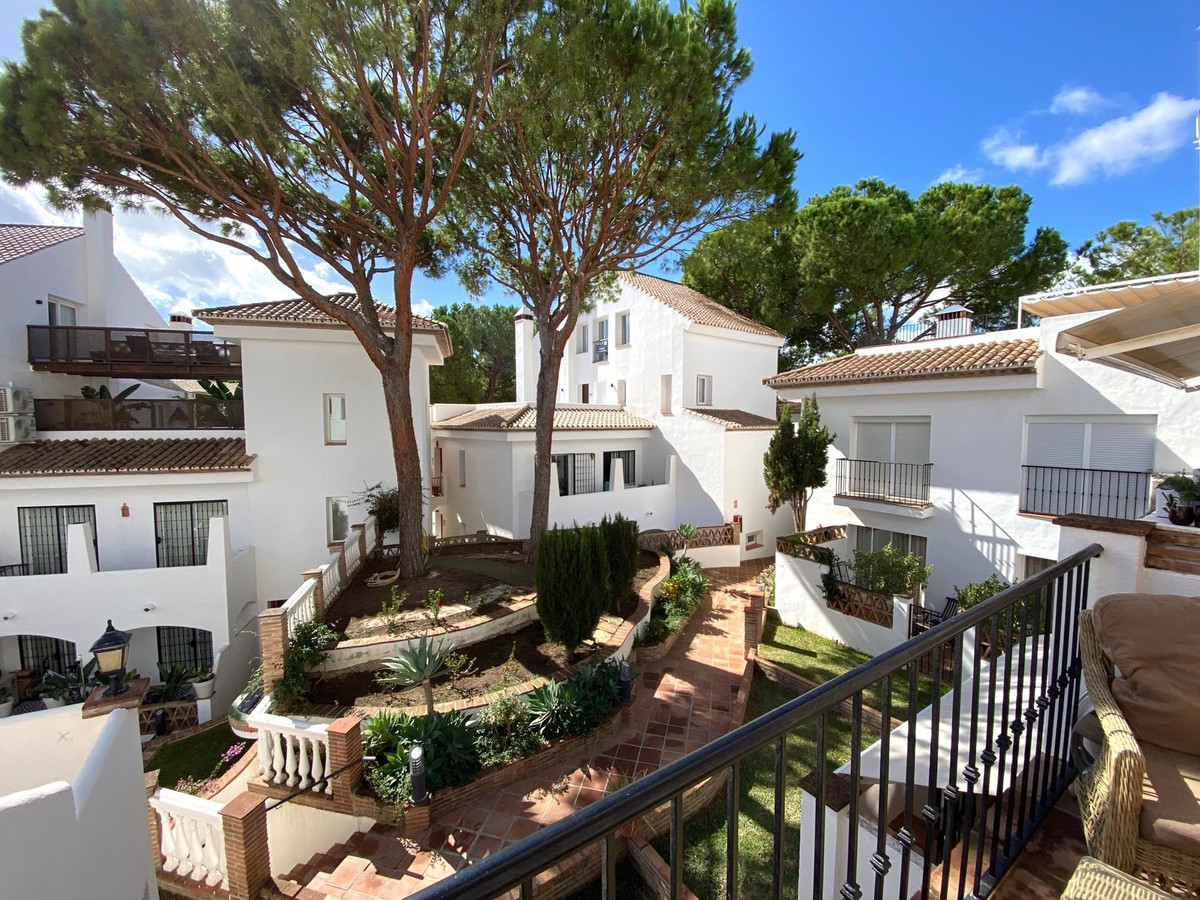 2 Bed Apartment for sale in Aloha Costa Del Sol, Málaga, Spain
