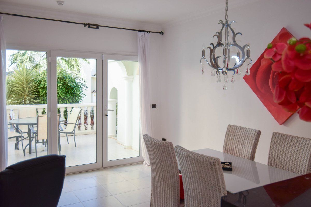 Se vende Apartamento Planta Media de 2 dormitorios en Costa Blanca, Alicante, España