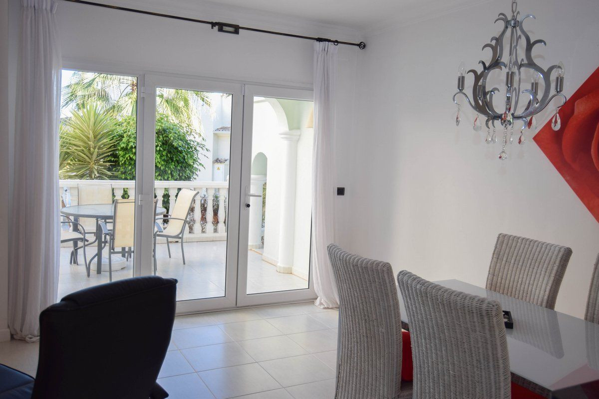 Se vende Apartamento Planta Media de 2 dormitorios en Costa Blanca, Alicante, España