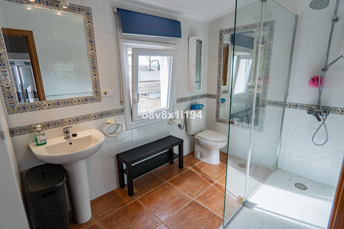Se vende Villa - Chalet de 4 dormitorios en Costa Del Sol, Málaga, España