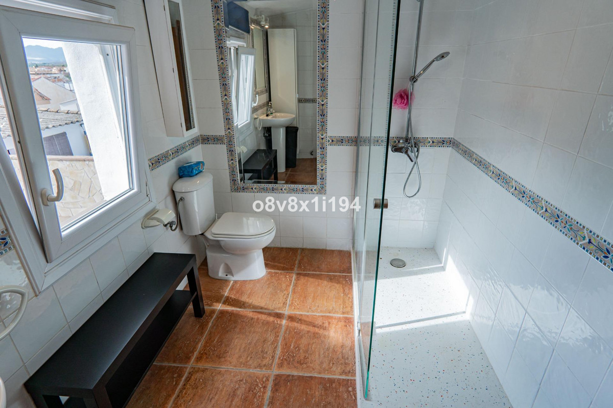 Se vende Villa - Chalet de 4 dormitorios en Costa Del Sol, Málaga, España