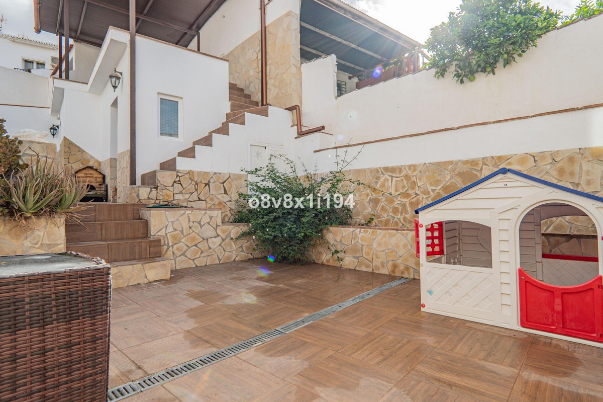 Se vende Villa - Chalet de 4 dormitorios en Costa Del Sol, Málaga, España