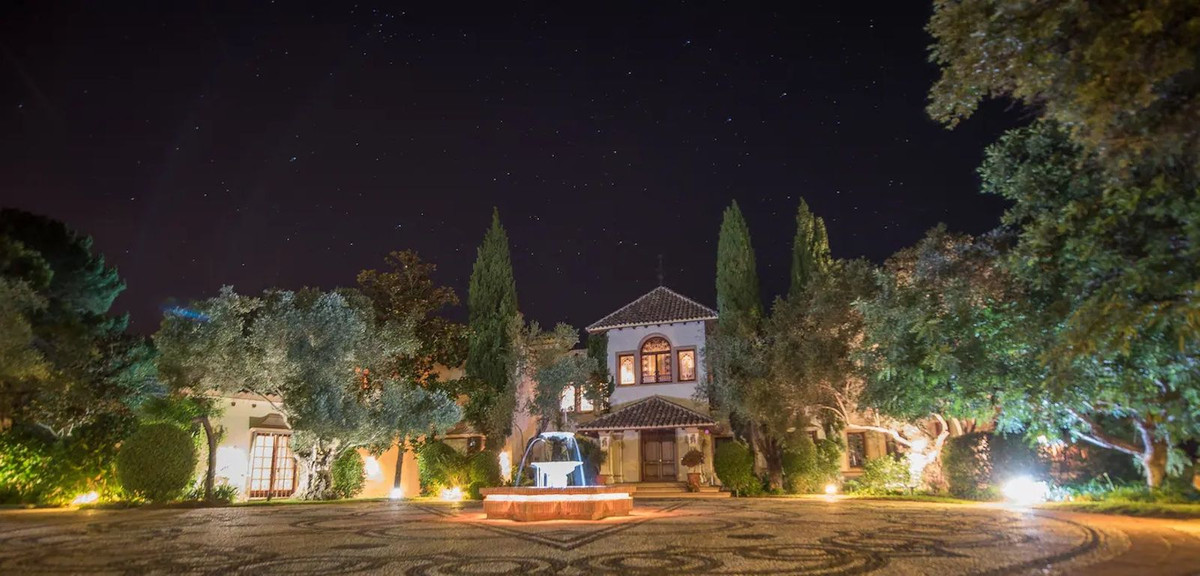 Se vende Villa - Chalet de 8 dormitorios en Costa Del Sol, Málaga, España