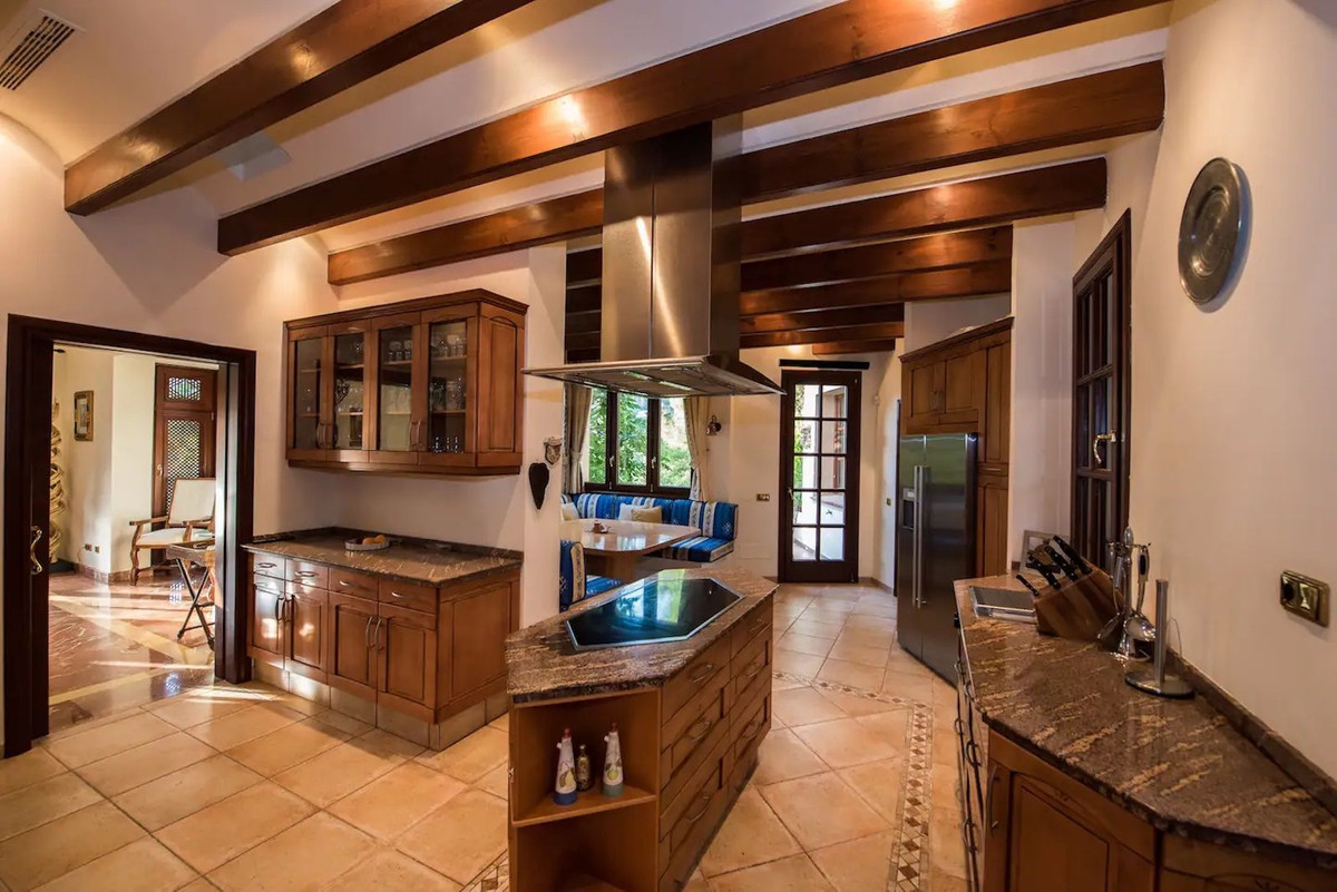 Se vende Villa - Chalet de 8 dormitorios en Costa Del Sol, Málaga, España