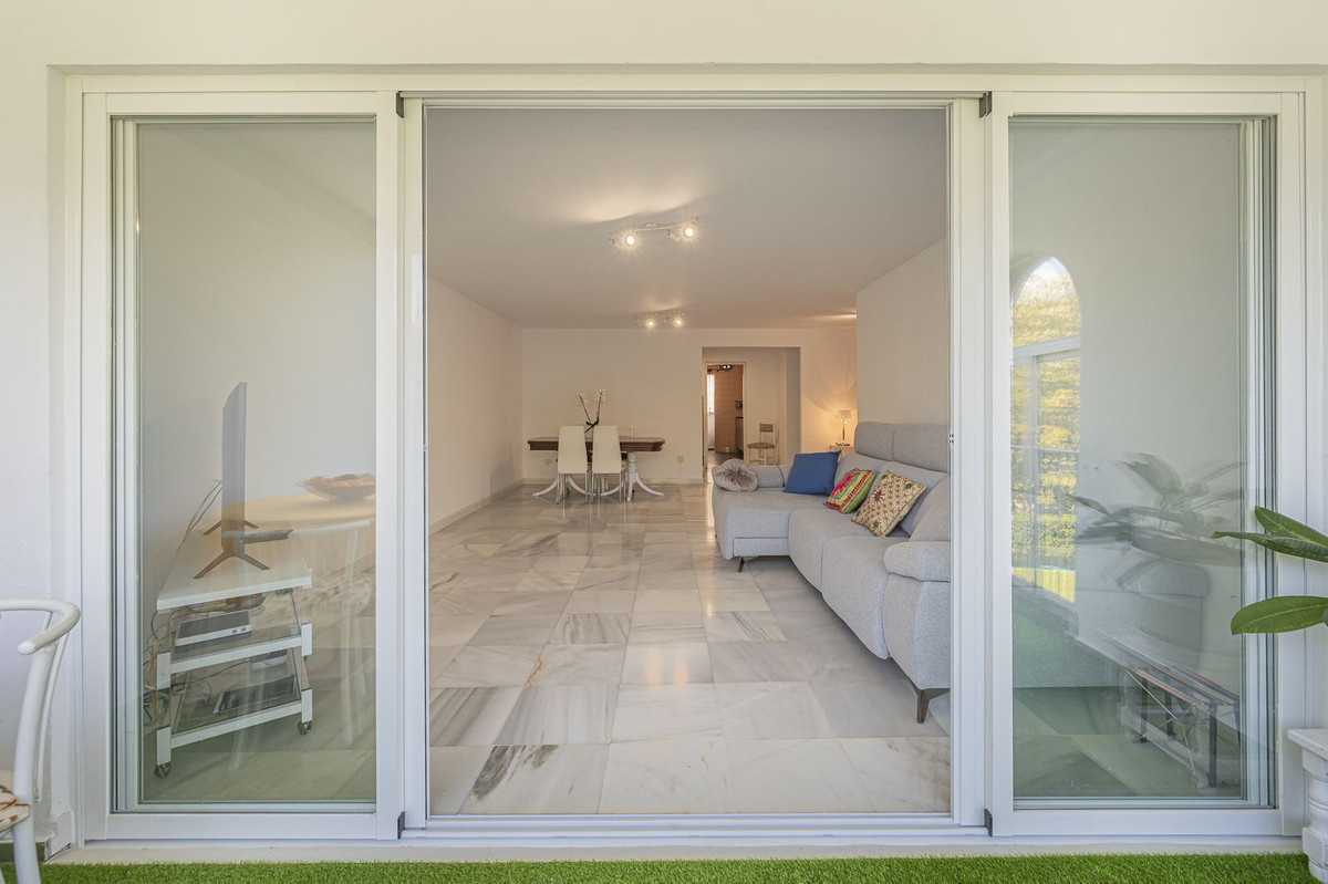 4 Bed Apartment for sale in Nueva Andalucía Costa Del Sol, Málaga, Spain