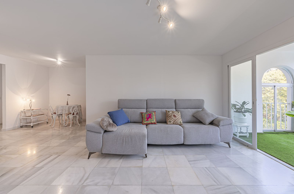 4 Bed Apartment for sale in Nueva Andalucía Costa Del Sol, Málaga, Spain