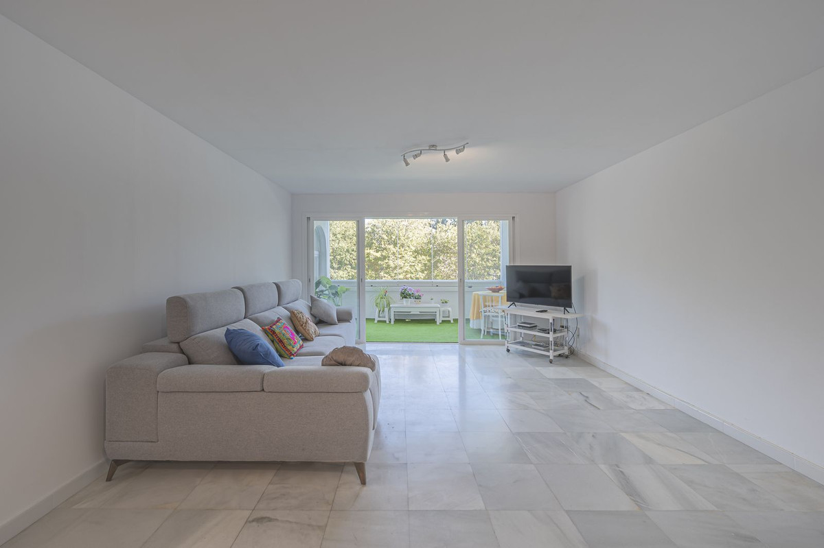 4 Bed Apartment for sale in Nueva Andalucía Costa Del Sol, Málaga, Spain