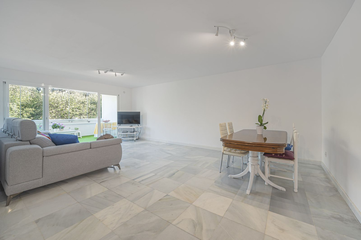 4 Bed Apartment for sale in Nueva Andalucía Costa Del Sol, Málaga, Spain