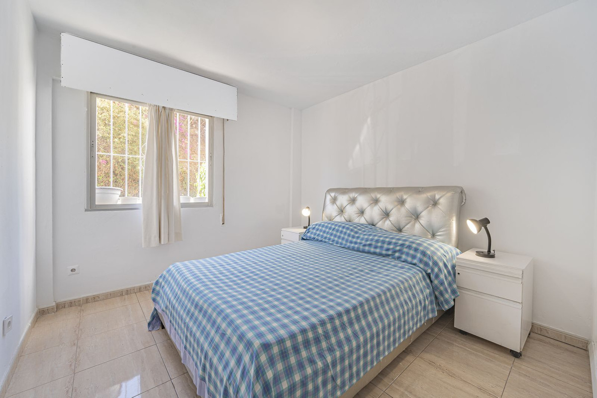 4 Bed Apartment for sale in Nueva Andalucía Costa Del Sol, Málaga, Spain