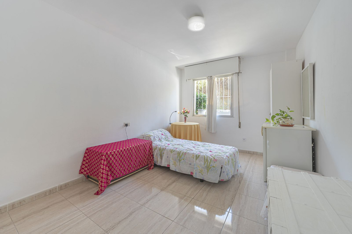 4 Bed Apartment for sale in Nueva Andalucía Costa Del Sol, Málaga, Spain