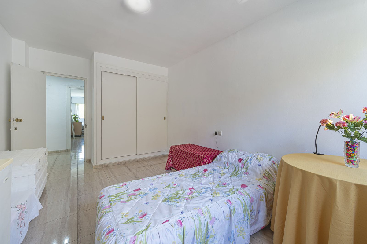 4 Bed Apartment for sale in Nueva Andalucía Costa Del Sol, Málaga, Spain