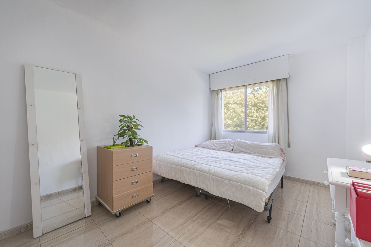4 Bed Apartment for sale in Nueva Andalucía Costa Del Sol, Málaga, Spain