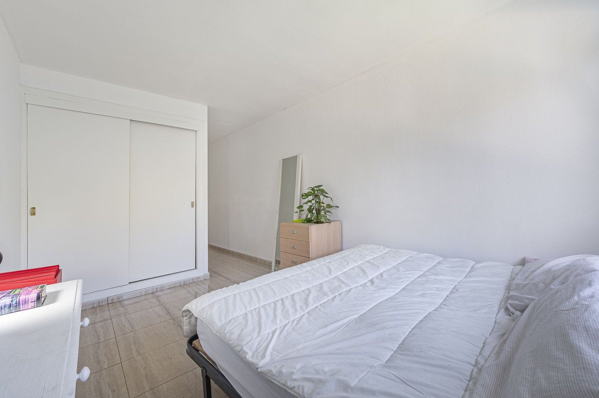4 Bed Apartment for sale in Nueva Andalucía Costa Del Sol, Málaga, Spain