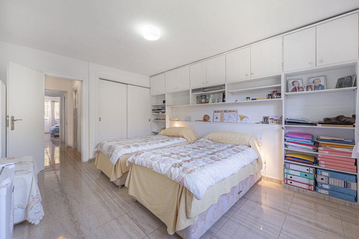 4 Bed Apartment for sale in Nueva Andalucía Costa Del Sol, Málaga, Spain