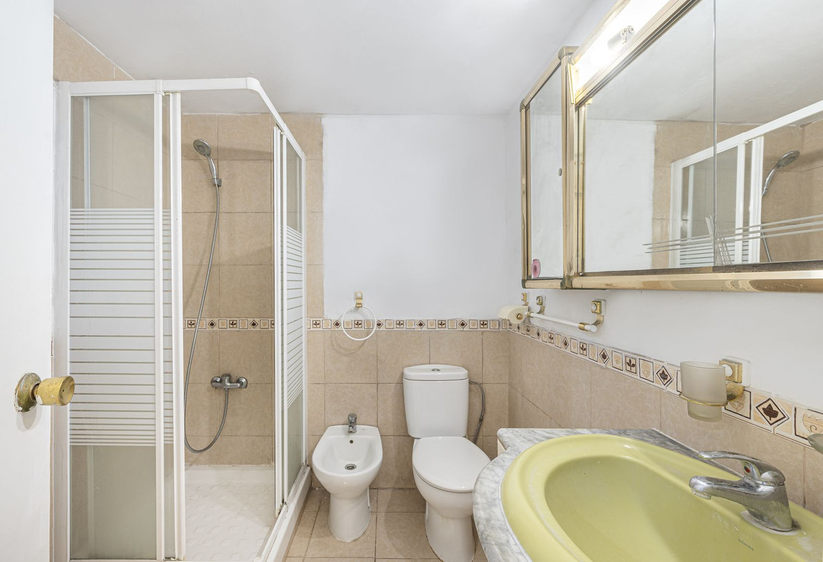 4 Bed Apartment for sale in Nueva Andalucía Costa Del Sol, Málaga, Spain