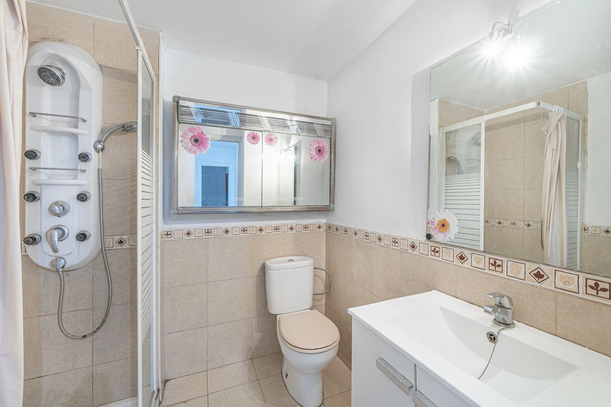4 Bed Apartment for sale in Nueva Andalucía Costa Del Sol, Málaga, Spain
