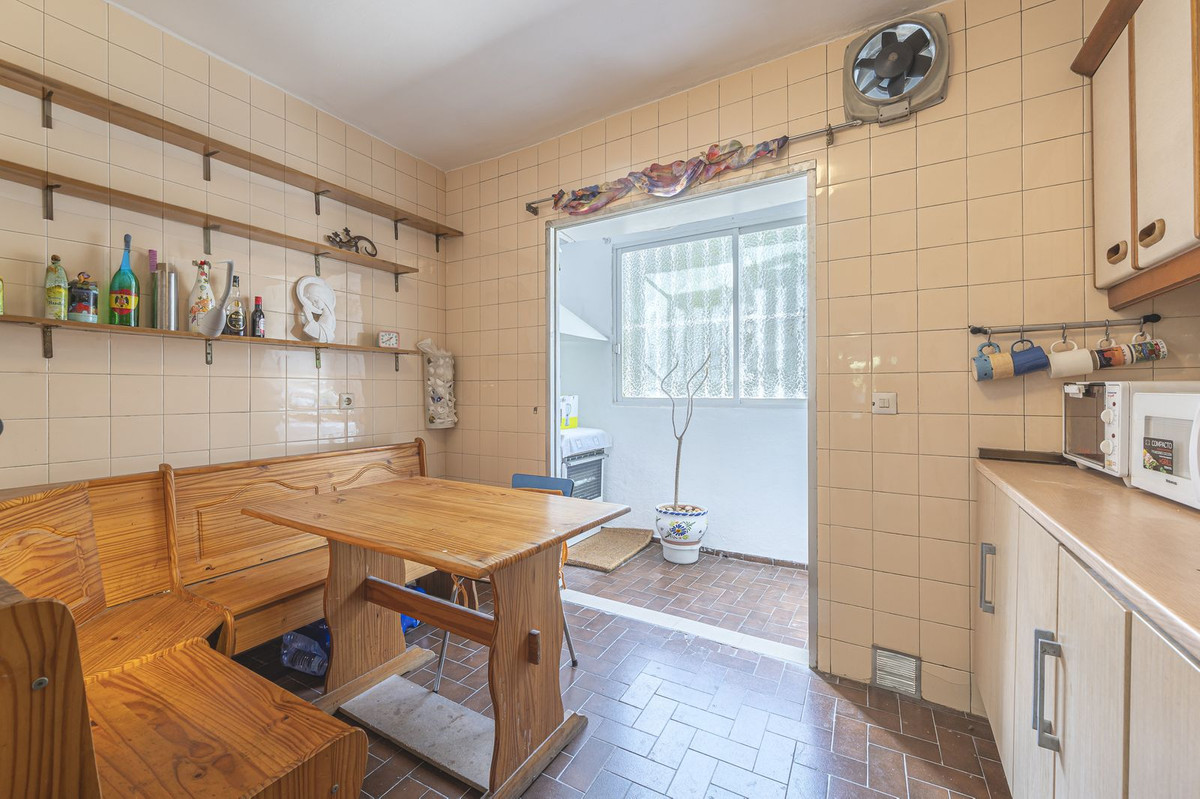 4 Bed Apartment for sale in Nueva Andalucía Costa Del Sol, Málaga, Spain