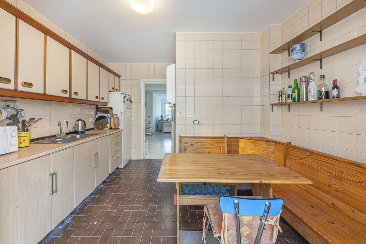 4 Bed Apartment for sale in Nueva Andalucía Costa Del Sol, Málaga, Spain